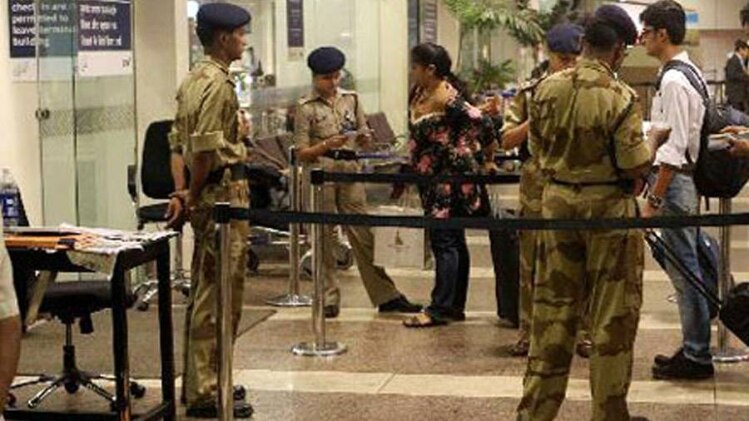 मुंबई एयरपोर्ट (फाइल फोटो)