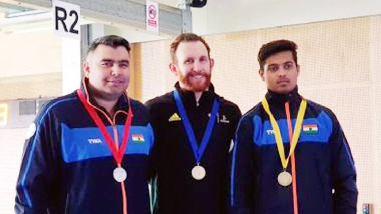 भारत के पदक विजेता- गगन नारंग (बाएं), स्वप्निल सुरेश कुसाले (दाएं)