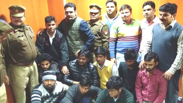 पुलिस ने 10 आरोपियों को गिरफ्तार किया