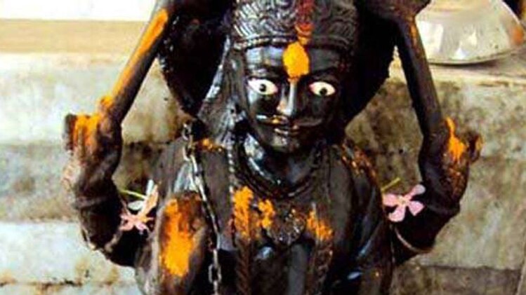 शनि की 4 चीजों से मिलेगी राहत