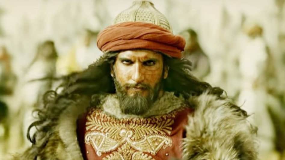पद्मावती में समस्या रणवीर सिंह के खिलजी बनने में है - the problem with padmavati lies in ranveer singh as alauddin khilji tmov - AajTak