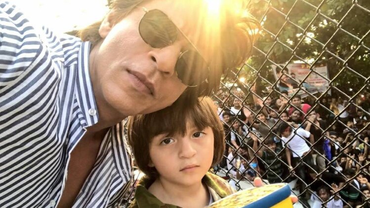 बेटे अबराम के साथ शाहरुख 