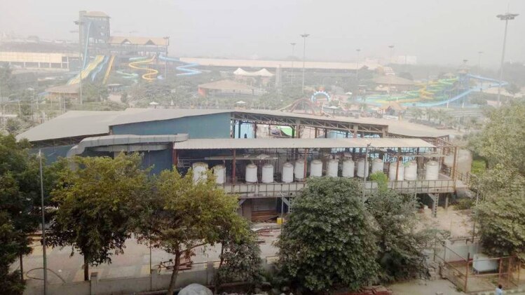 सुने पड़े बाजार और मॉल्स