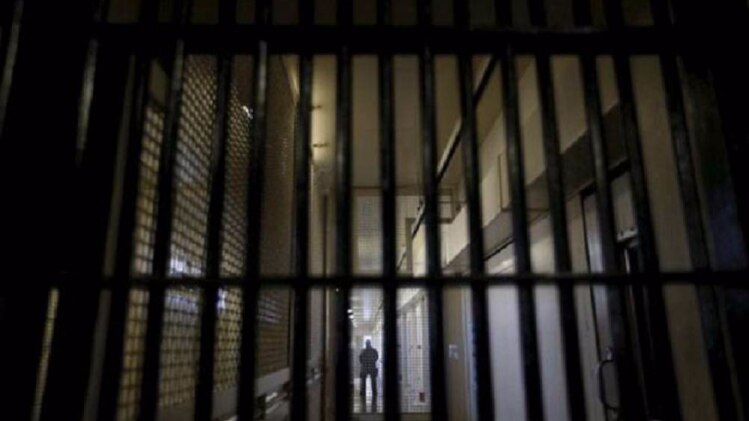 कांग्रेस विधायक पर मेहरबान जेलर निलंबित