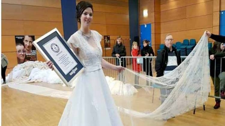 दुनिया की सबसे लंबी ड्रेस