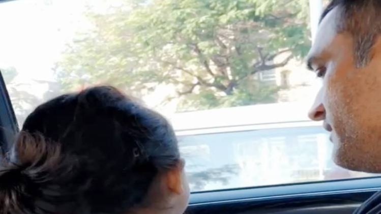 धोनी बेटी जीवा के साथ 