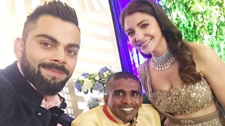 विरुष्का अपने श्रीलंकाई फैन के साथ 