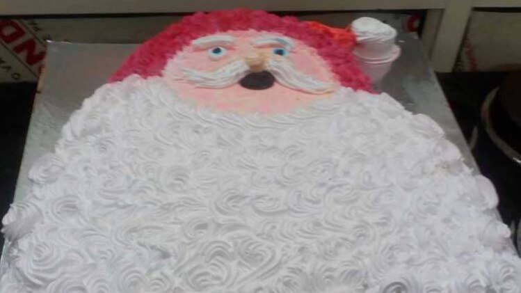 सेंटा केक की डिमांड