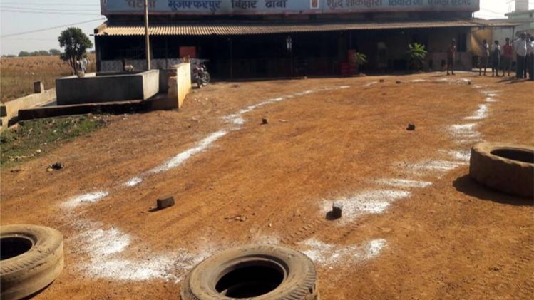 ढाबा संचालक की घटनास्थल पर ही मौत हो गई