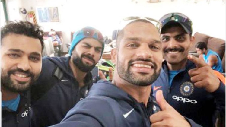 टीम इंडिया के साथ शिखर धवन