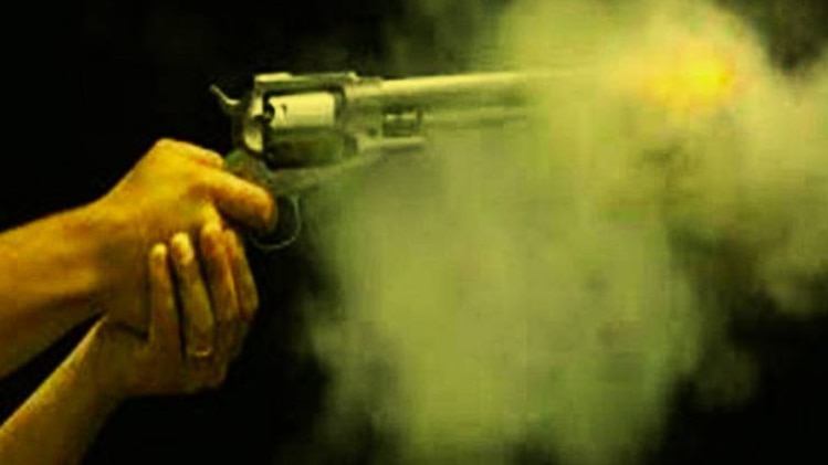 मेवाड़ कॉलेज के बाहर हवाई फायरिंग 