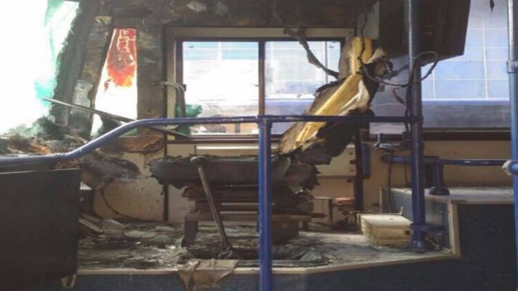 बस में लगी आग