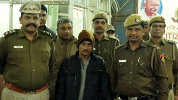 रॉन्ग नंबर पर कॉल कर फंसाई थी लड़की