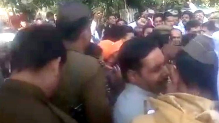 लव जिहाद के ना्म पर बवाल करने वालों में BJP नेता भी शामिल