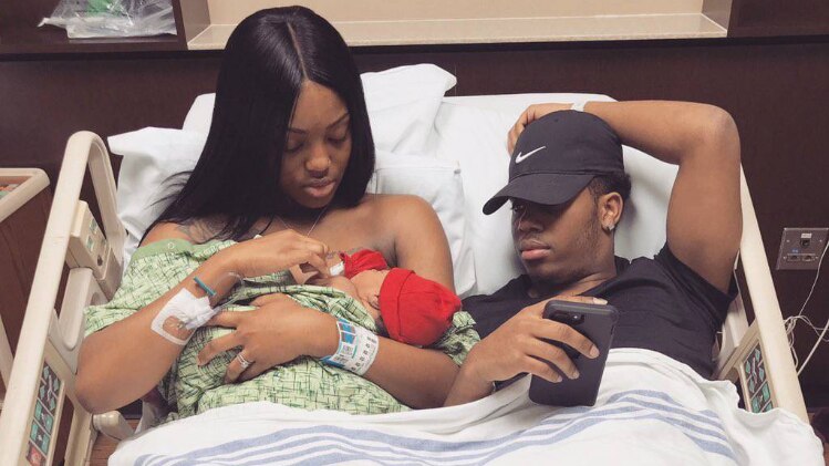 नैजिया थॉमस पति और बच्चे के साथ