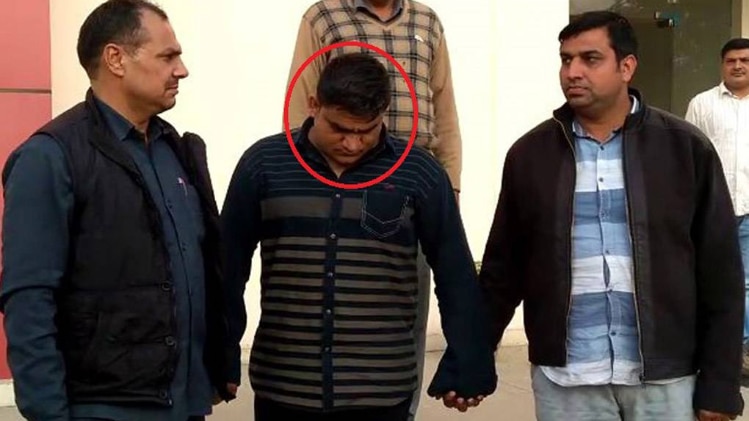 आरोपी को गिरफ्तार करने के बाद विजिलेंस टीम मामले की जांच कर रही है