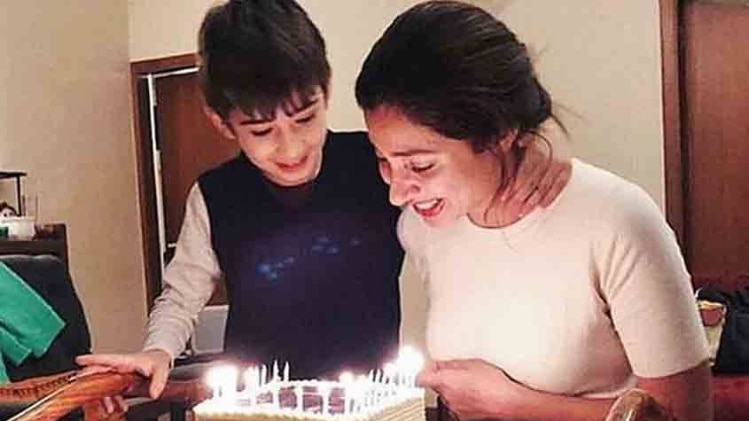 बेटे के साथ माहिरा खान 