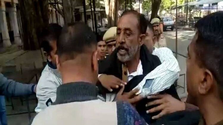 पीड़ित तेजसिंह के पिता सतीश यादव