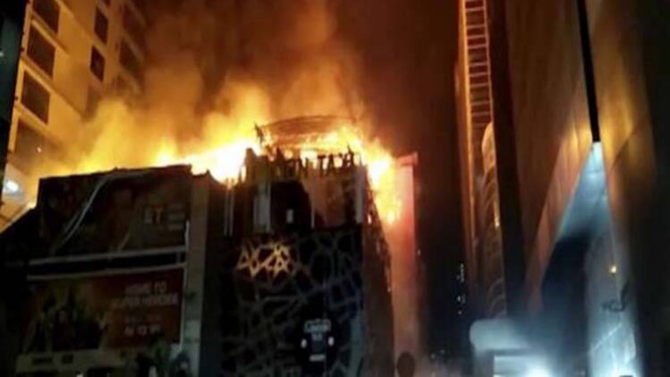 मुंबई के पब में लगी आग