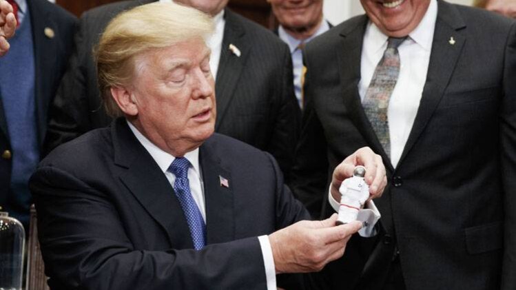 नयी अंतरिक्ष नीति पर किए साइन