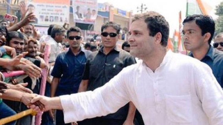 चुनावी रैली में राहुल गांधी