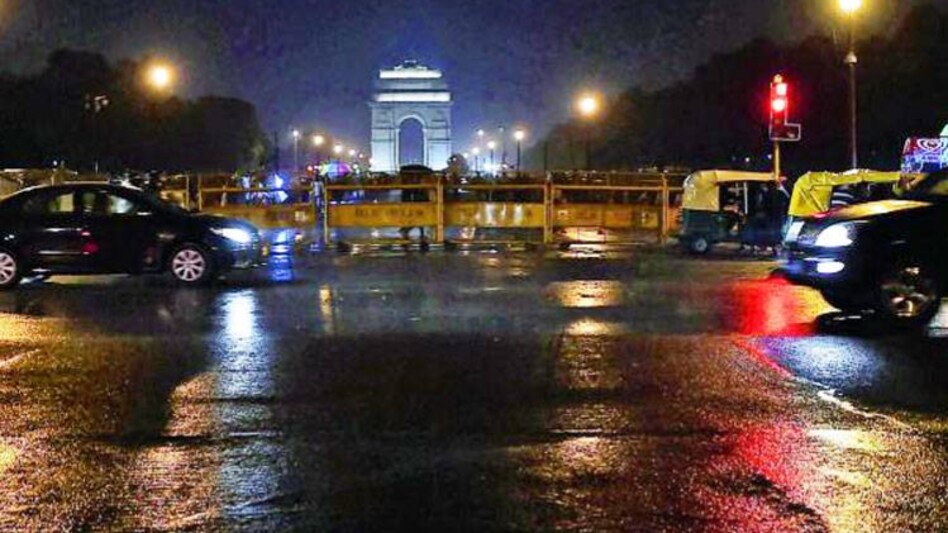 दिल्ली में बारिश के बाद मौसम ने ली करवट, चेन्नई में उड़ानें डाइवर्ट ...