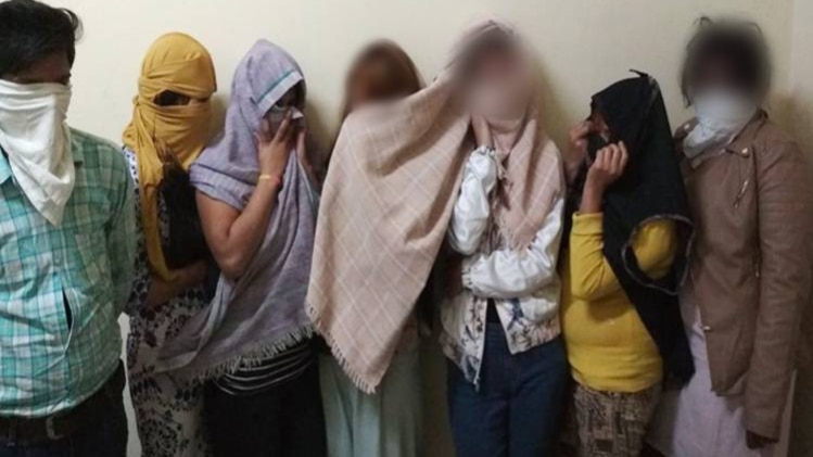 स्पा सेंटर से हिरासत में ली गई महिलाएं