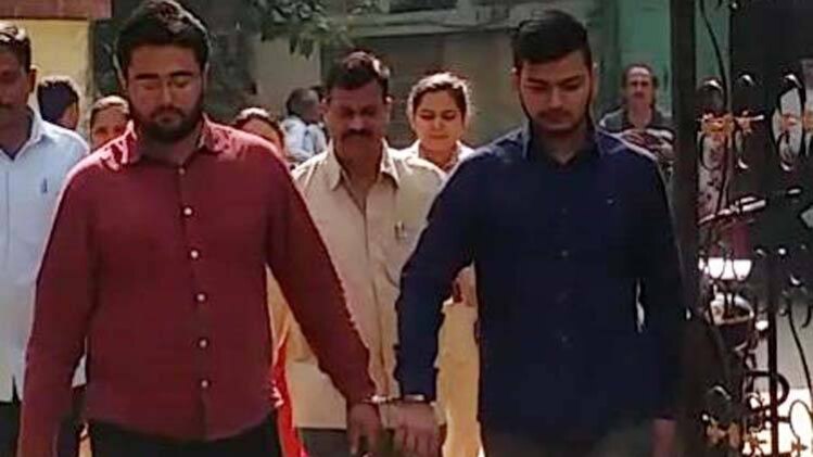 गिरफ्तार किए गए युवक