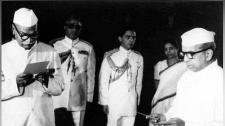 डॉ. राजेंद्र प्रसाद स्वतंत्र भारत के प्रथम राष्ट्रपति चुए गए.