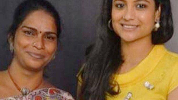 एक्ट्रेस अंजलि और अदिति बालन 