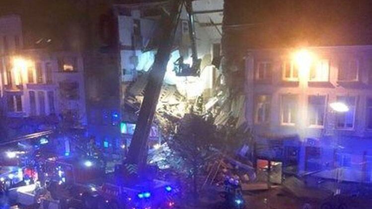 बेल्जियम में तीन मंजिला इमारत ढही