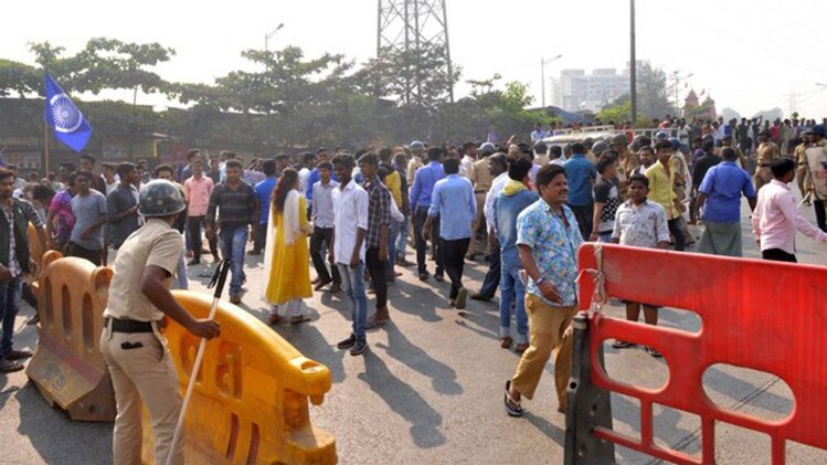 महाराष्ट्र में कई दिन से चल रहा बवाल 
