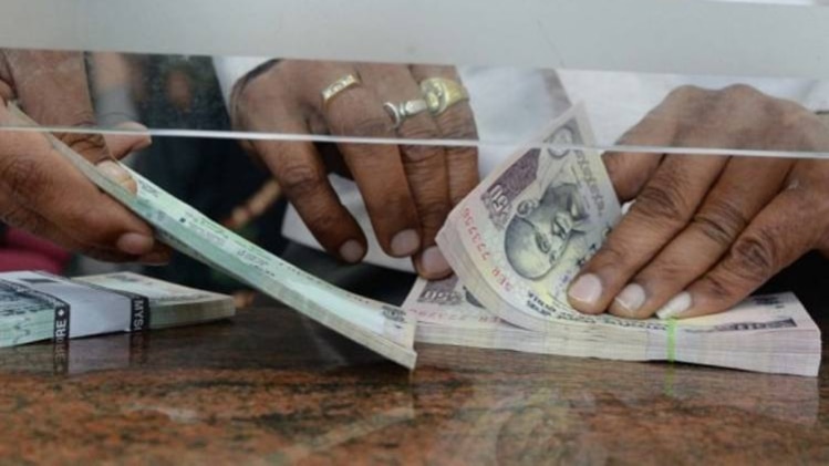 एसबीआई ने मिनिमम बैलेंस चार्ज के तौर पर 1771 करोड़ रुपये वसूले 