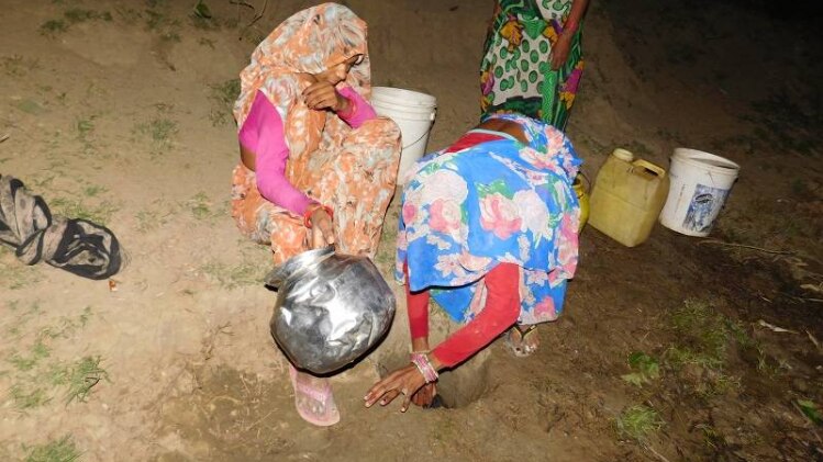 सूखा और औरतें 