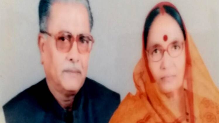 बेटे ने माता-पिता पर दागीं 5 गोलियां