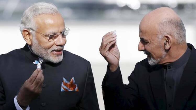 पाकिस्तानी पीएम अब्बासी और अफगानिस्तान के राष्ट्रपति अशरफ गनी