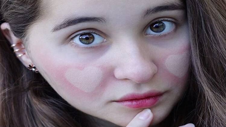 लड़कियों के गालों पर बहुत क्यूट लग रहा है ये मेकअप