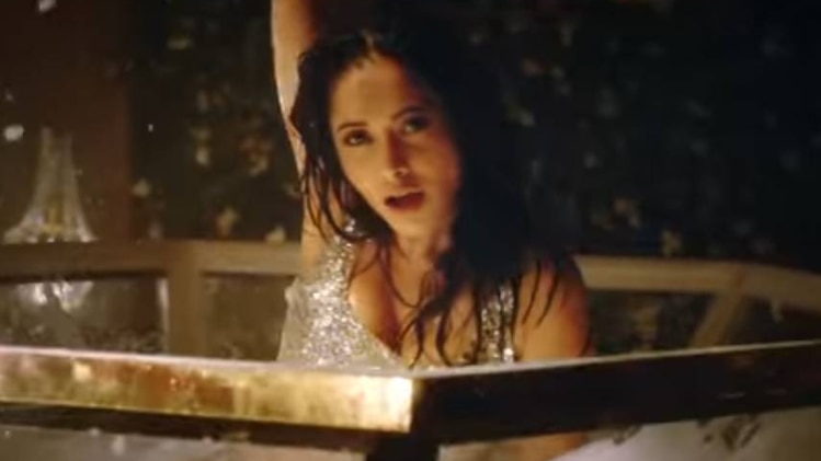 गाने के वीडियो में नुसरत बरुचा 