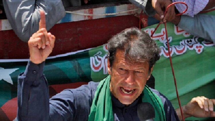 65 साल के पूर्व पाकिस्तानी क्रिकेटर का दिल आया 50 साल की महिला पर