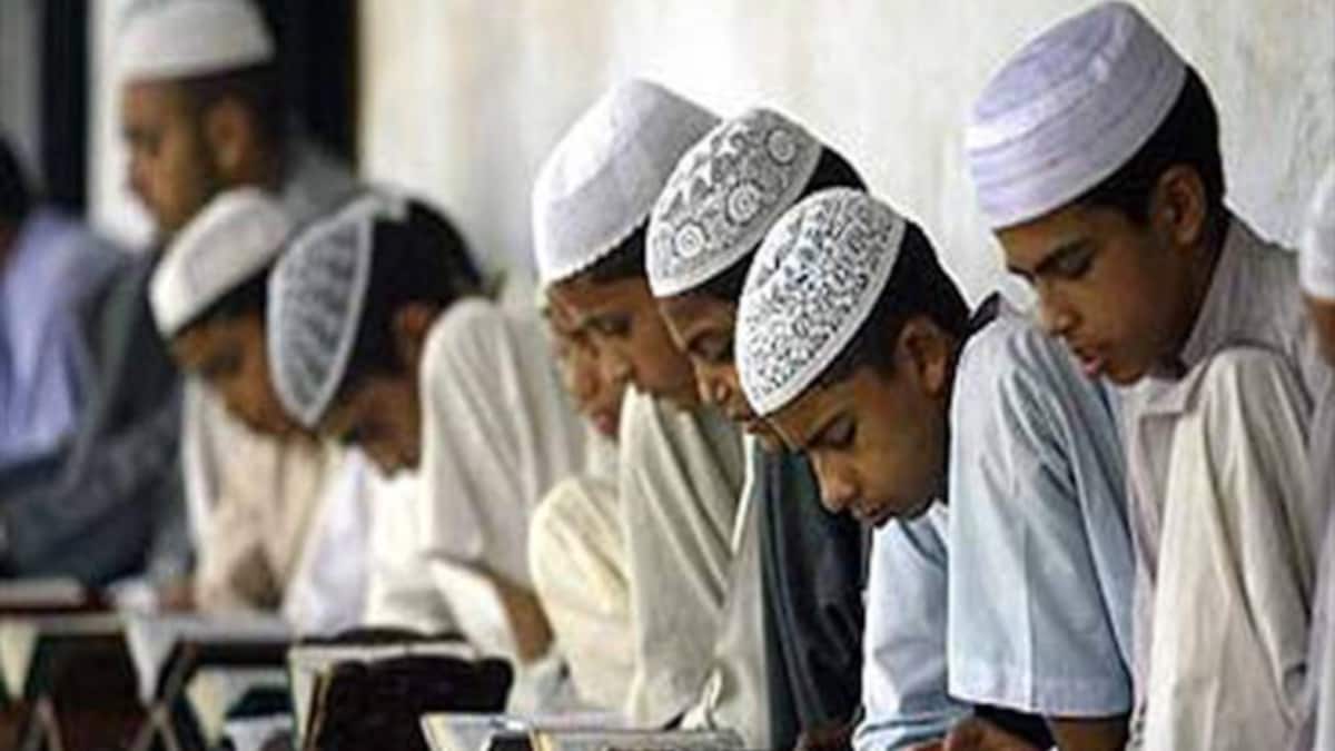 मदरसों पर मेहरबान योगी सरकार, जारी किया 30 करोड़ का बजट - up government allocats budget to madarsa for development tedu - AajTak