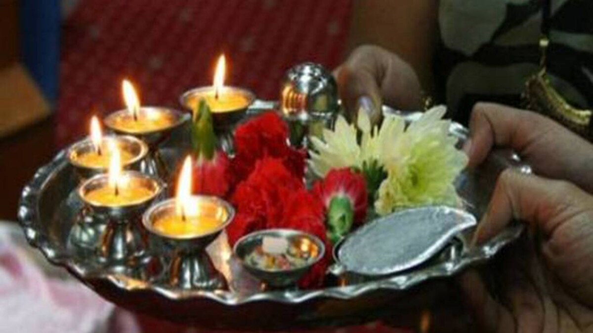 पूजा करते वक्त जरूर रखें इन बातों का ध्यान - keep these things in mind while performing puja tpra - AajTak
