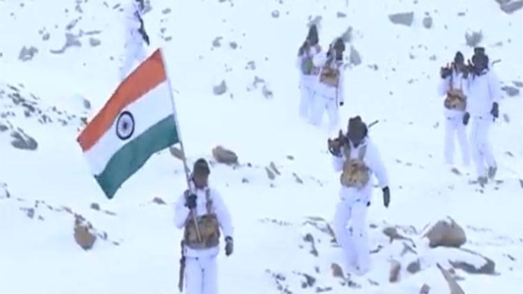 18 हजार फीट की ऊंचाई पर -30 डिग्री में रणबांकुरों ने फहराया तिरंगा