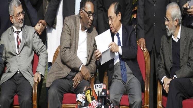 सुप्रीम कोर्ट विवाद पर देश की नजर 