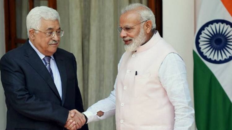 फिलीस्तीनी राष्ट्रपति महमूद अब्बास के साथ पीएम मोदी (फाइल फोटो)