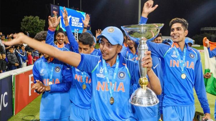 वर्ल्ड चैंपियन भारतीय अंडर-19 टीम