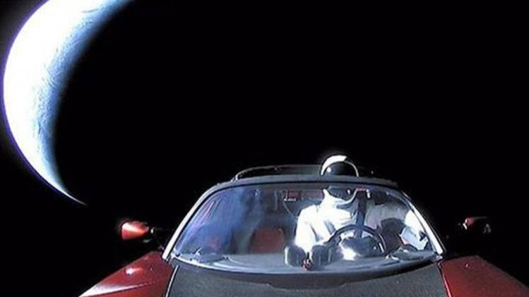 टेस्ला कार (इंस्टाग्राम)