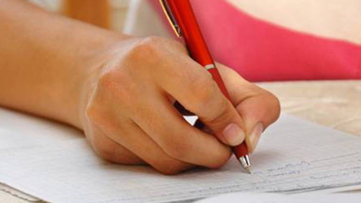 Board Exam 2018: आंसर शीट में इन बड़ी गलतियों को करने से बचें - board exam 2018 do not do mistakes in board exam answer sheet 2018 tedu - AajTak