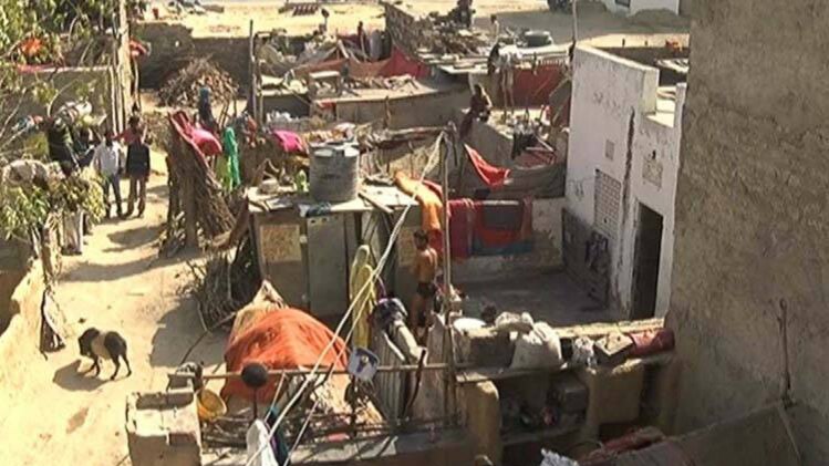 लोगों ने नहीं बनाए पूरे मकान