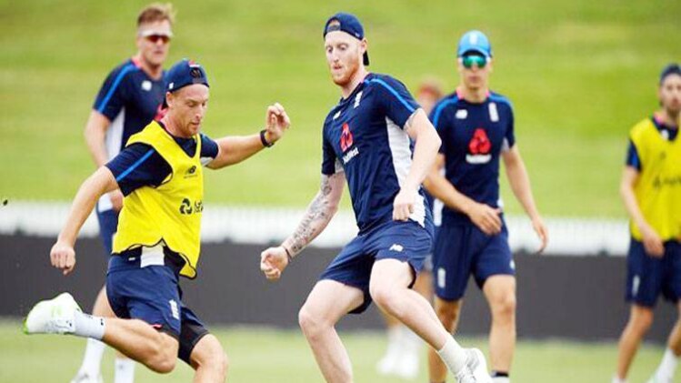 मैदान पर स्टोक्स 