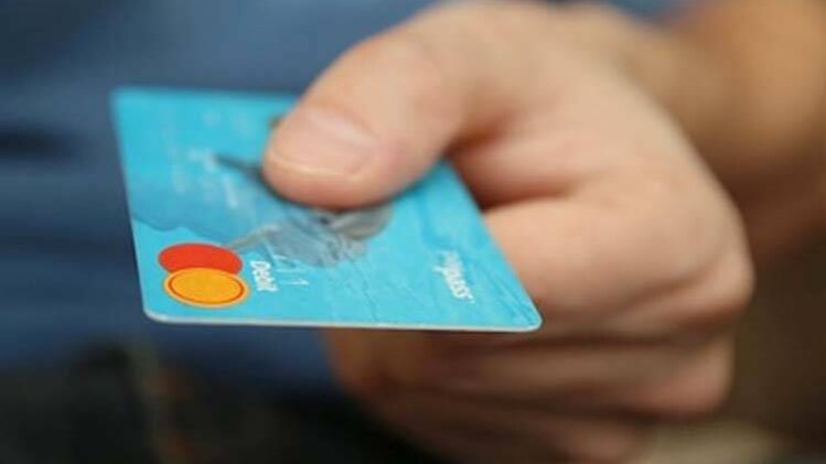 एटीएम कार्ड (प्रतीकात्मक तस्वीर)